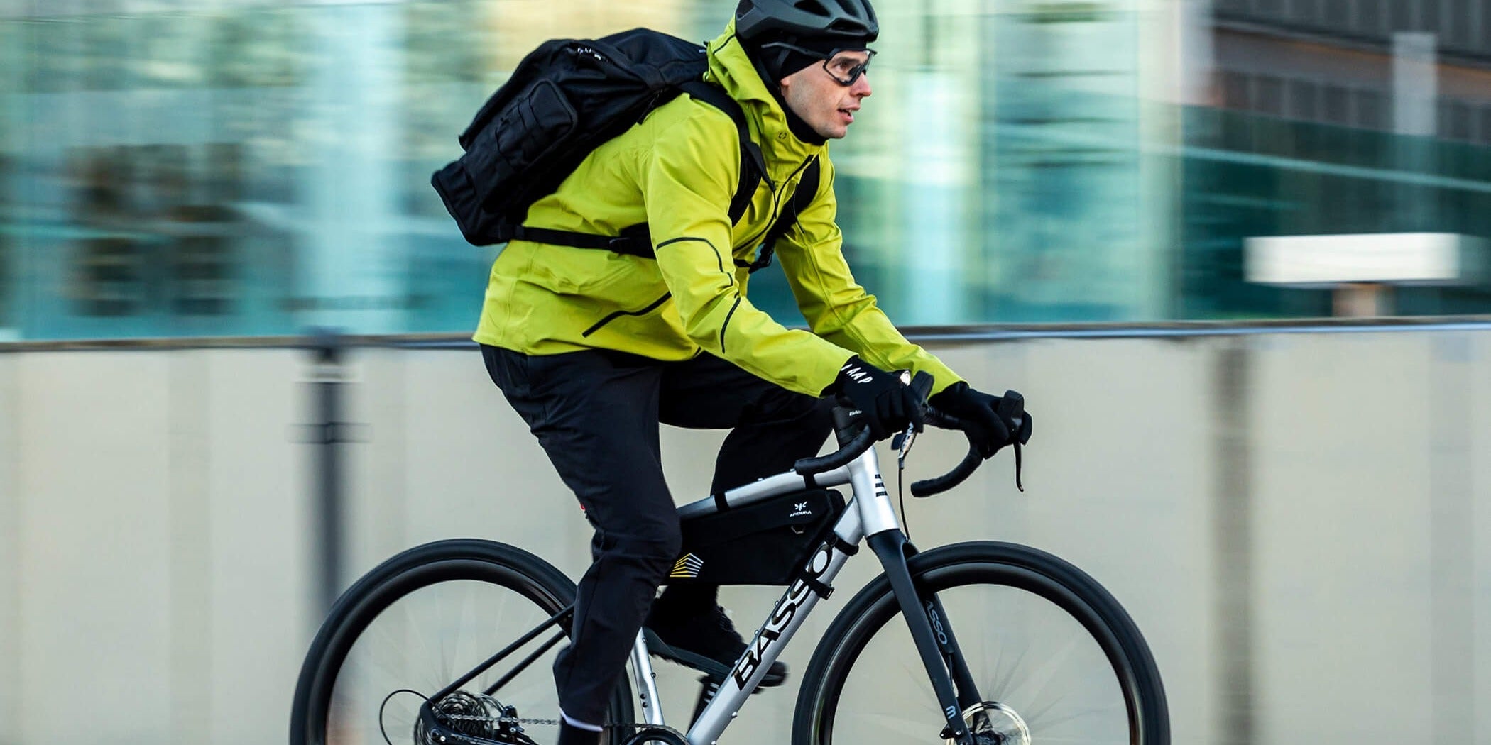 “Un’auto in meno sulla strada”: elogio del pendolarismo in bici